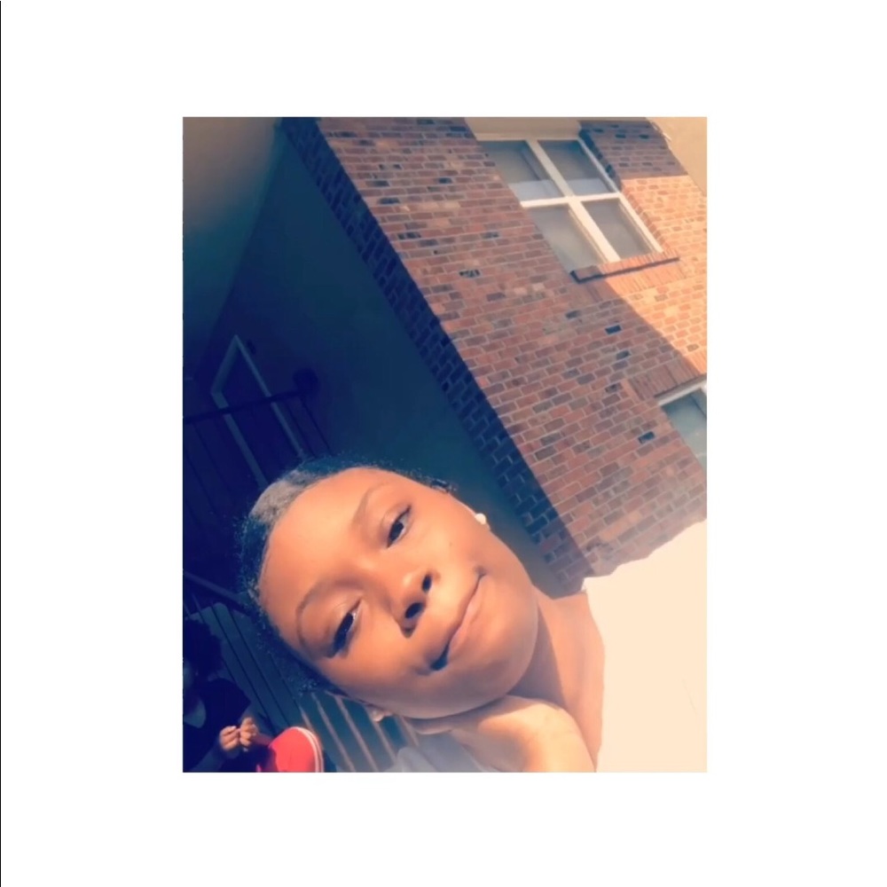 Meet your Posher, Kemyia